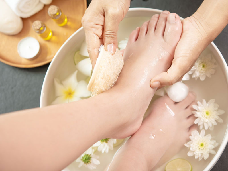 Fußbad + Fußpeeling + Fußpflege